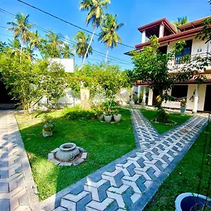 Dinu Lanka Катунаяка